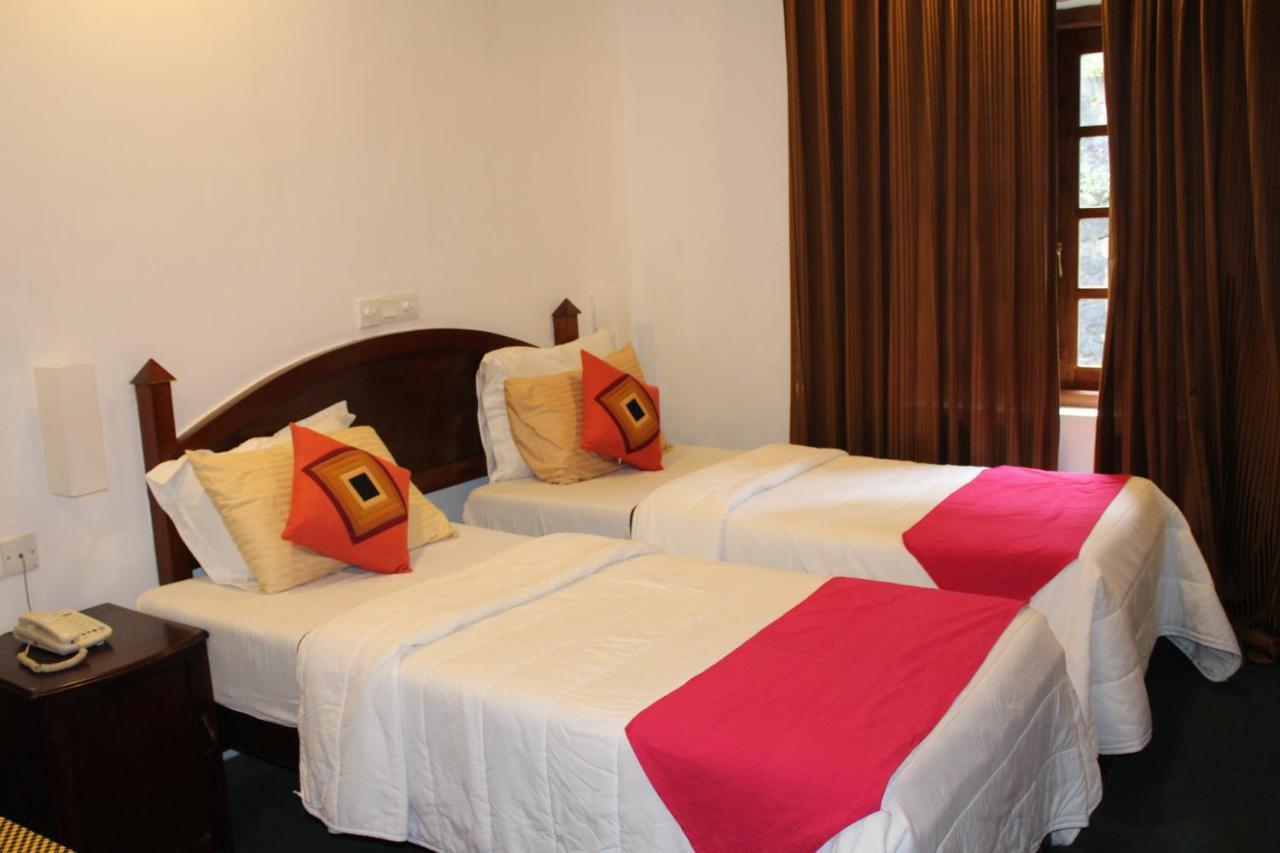 Hotel Silver Falls - 努沃勒埃利耶 外观 照片